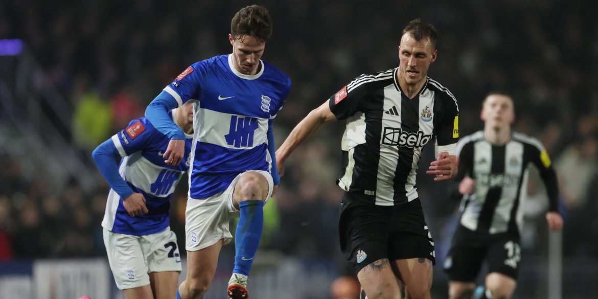 He's a Dowell upgrade: Birmingham make offer to sign "unplayable" EFL star