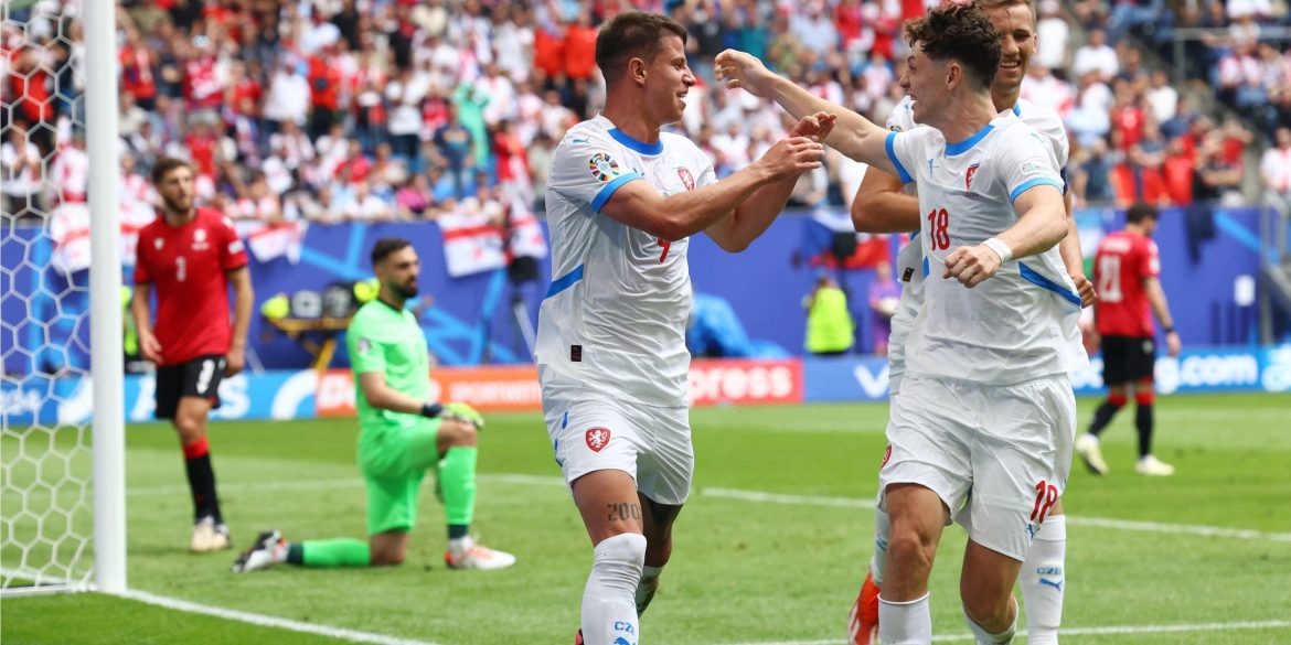 Wolves submit £26m offer to sign "superb" new star who’s been granted exit